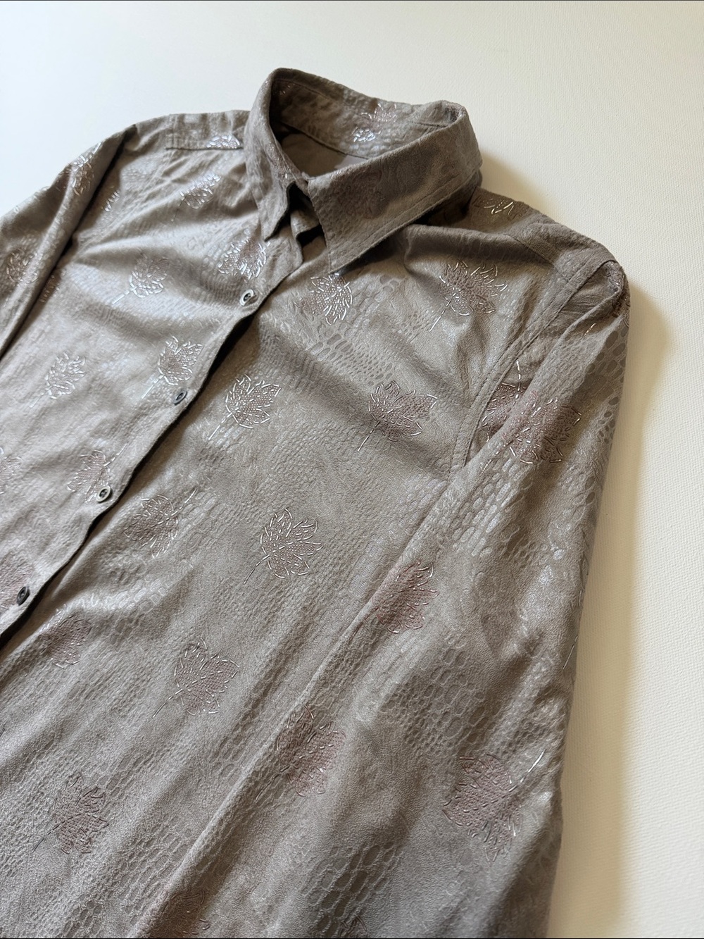 Chico’s Women’s Leaf Pattern Button-Up Shirt Jacket in Taupe - 2 (L)